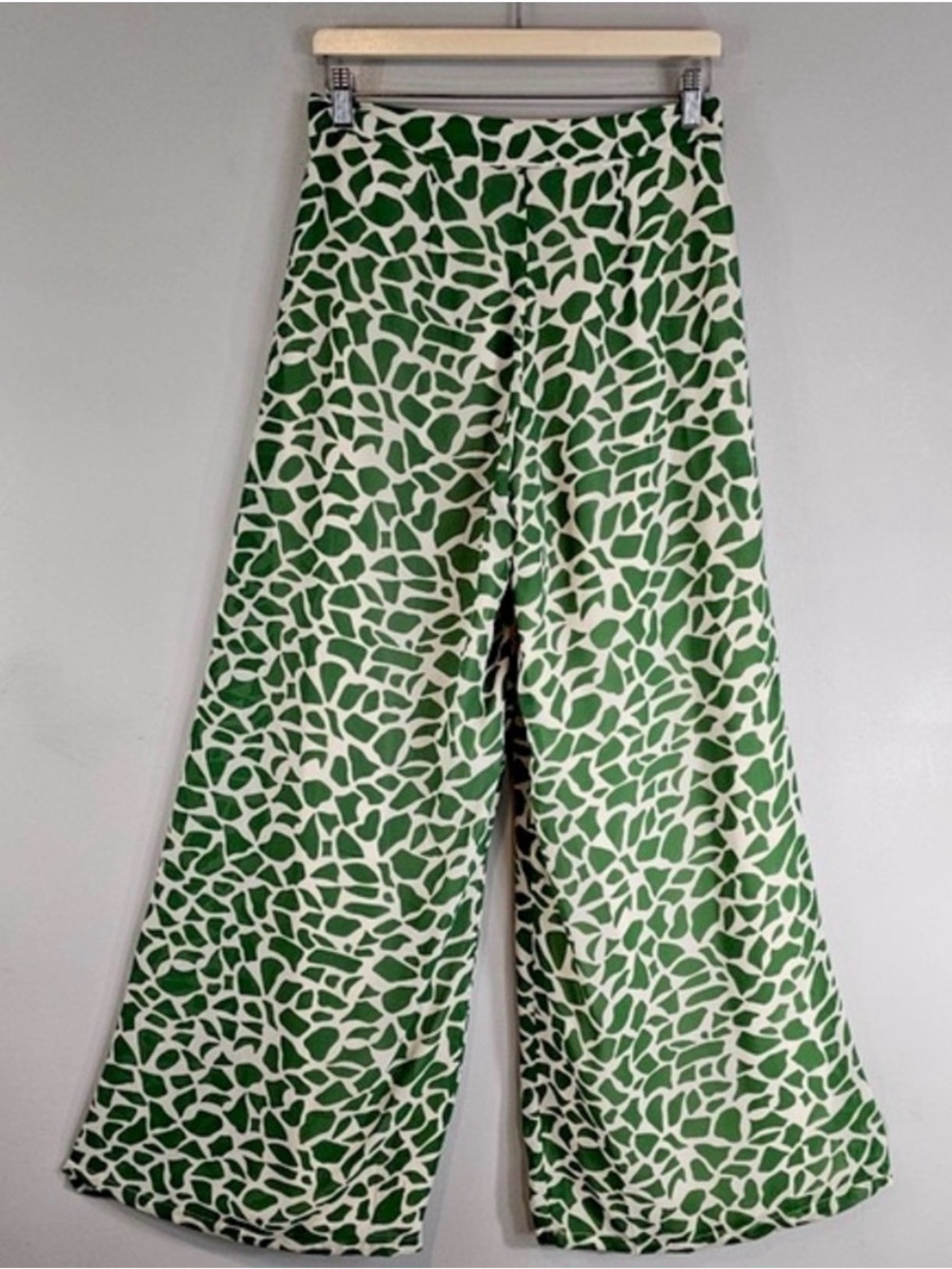 Dynamite Hutton Green Abstract Wide Leg Pants Size 4 - Picture 2 of 9